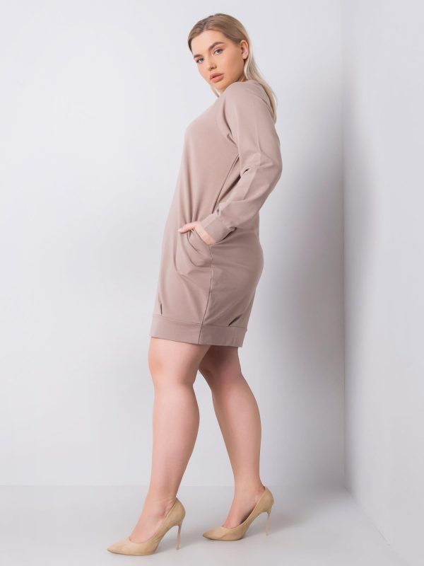 Ciemnobeżowa sukienka plus size Ariadne