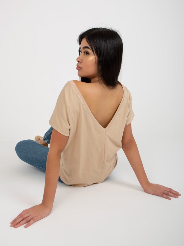 Beżowy t-shirt basic z dekoltem na plecach Fire