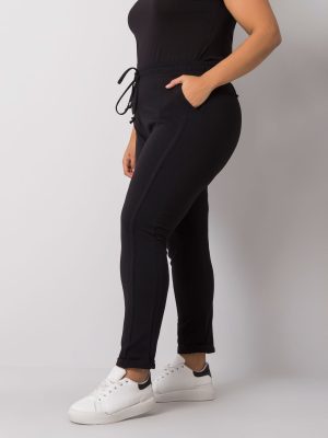 Czarne spodnie dresowe plus size Alva